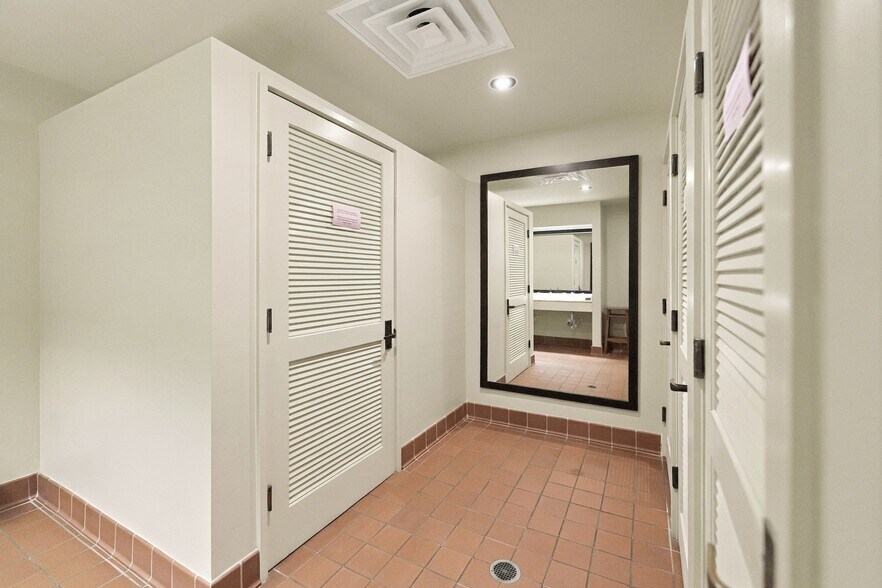 More Photos Of 1354 N Laura St, Jacksonville Office For Sale