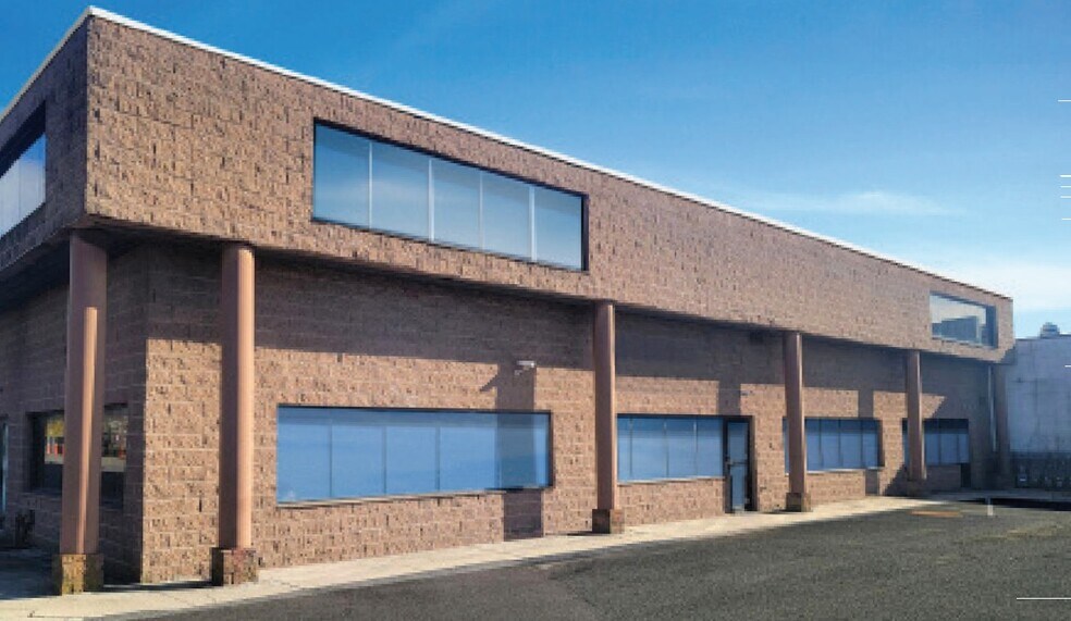 Primary Photo Of 485 S Broadway, Hicksville Showroom For Lease
