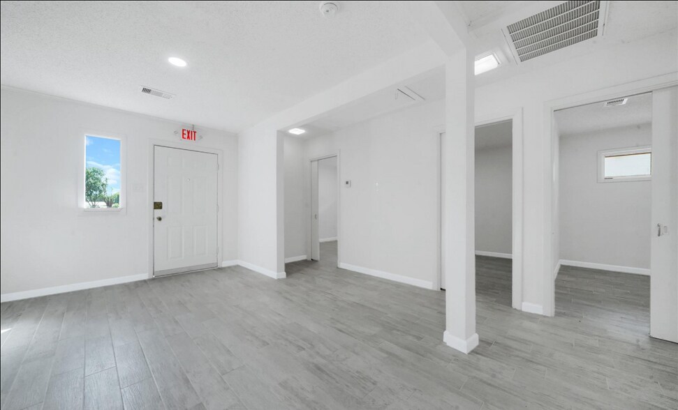 More Photos Of 522 Highway 3, La Marque Office For Lease