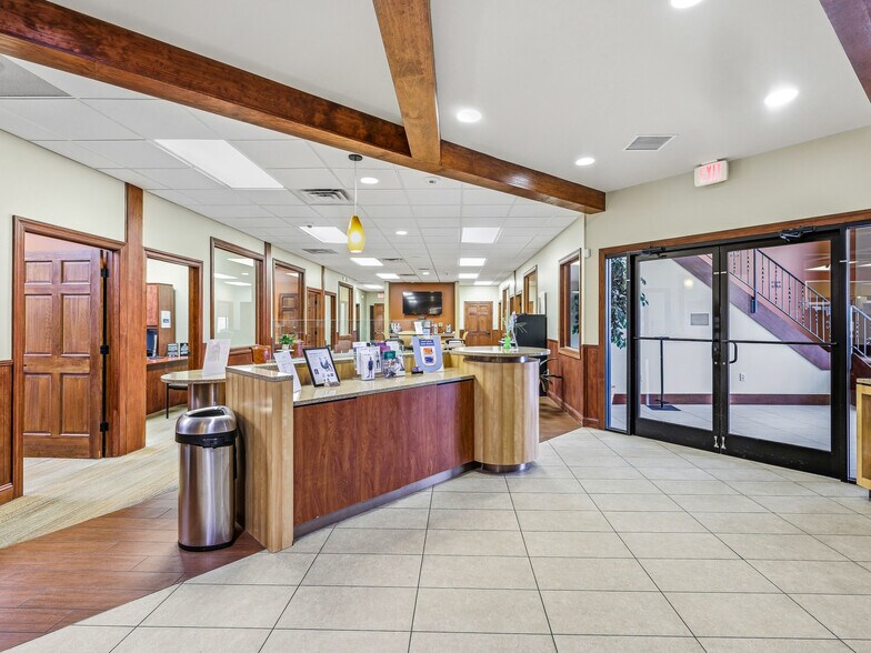 More Photos Of 101 Jack St, Hendersonville Bank For Sale