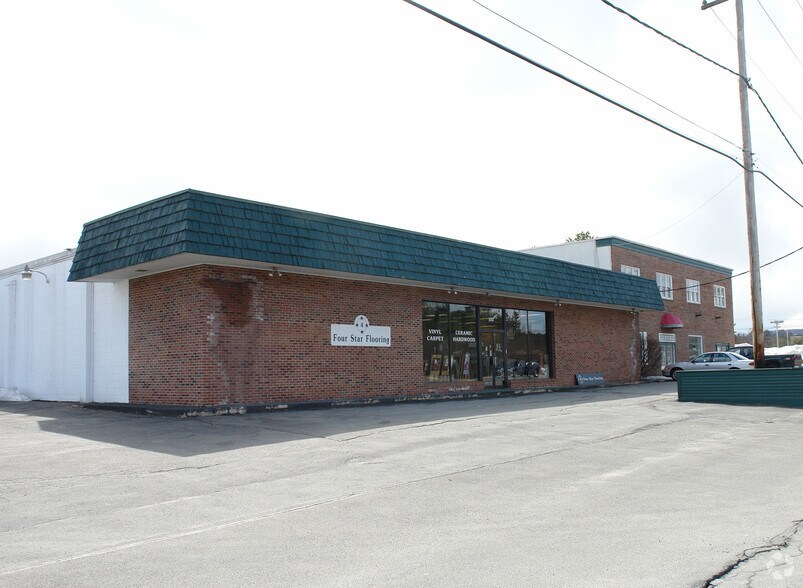 Primary Photo Of 102 Quaker Rd, Queensbury Office For Lease