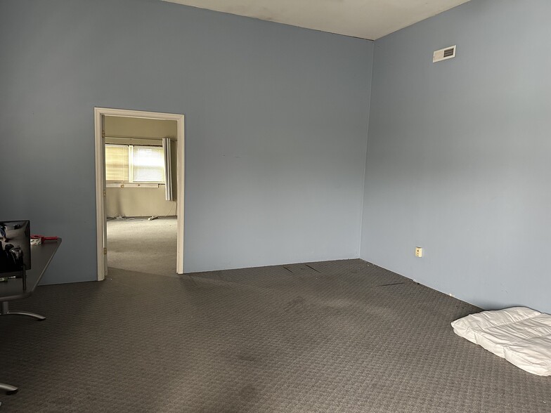 More Photos Of 18 Brenneman Cir, Mechanicsburg Industrial For Lease