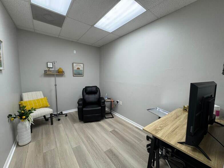 More Photos Of 3447 Pine Ridge Rd, Naples Medical For Sale
