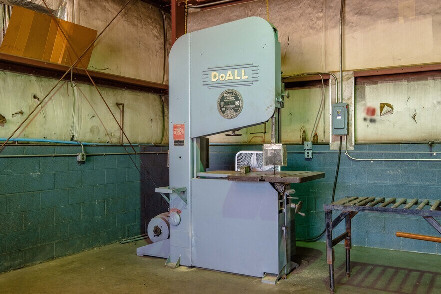 More Photos Of 51 E Side Hwy, Waynesboro Warehouse For Sale