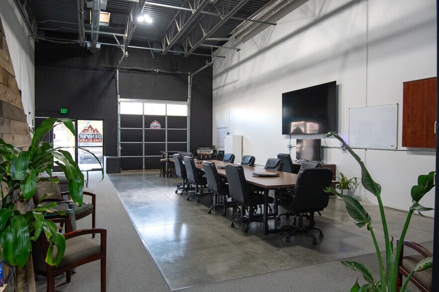 More Photos Of 4605 Quebec St, Denver Light Distribution For Sale