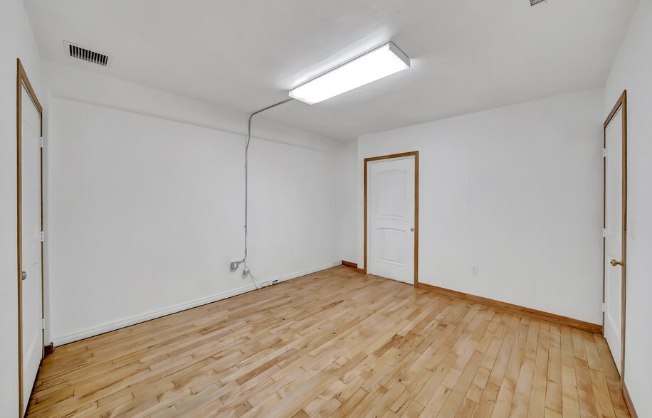 More Photos Of 830 S Main St, Santa Ana Freestanding For Sale