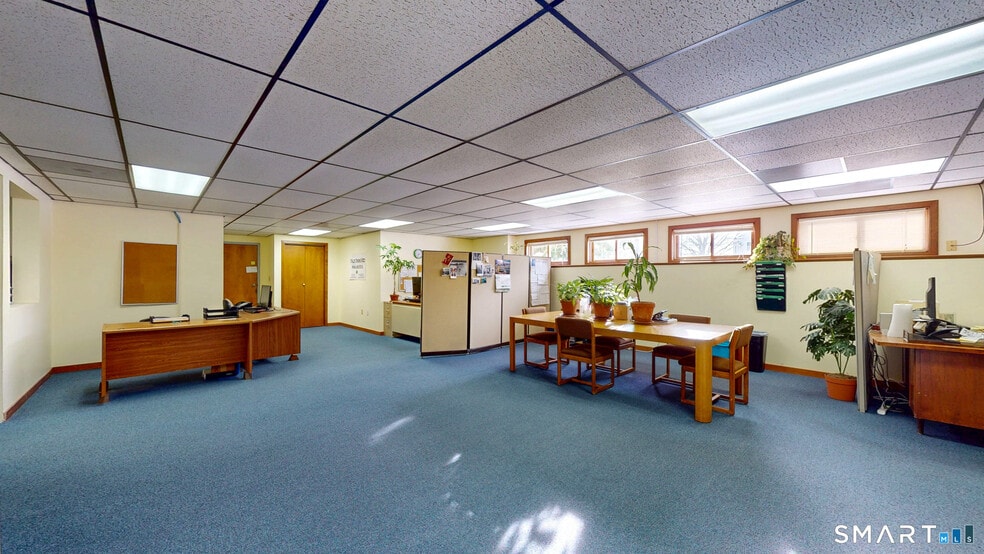 More Photos Of 160 Oak St, Glastonbury Office For Sale