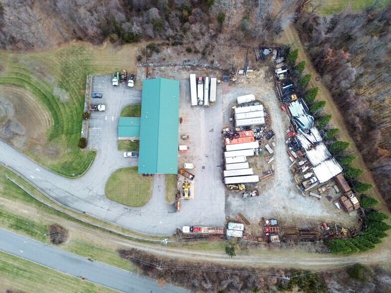 More Photos Of 10 Park Dr, Franklin Warehouse For Lease