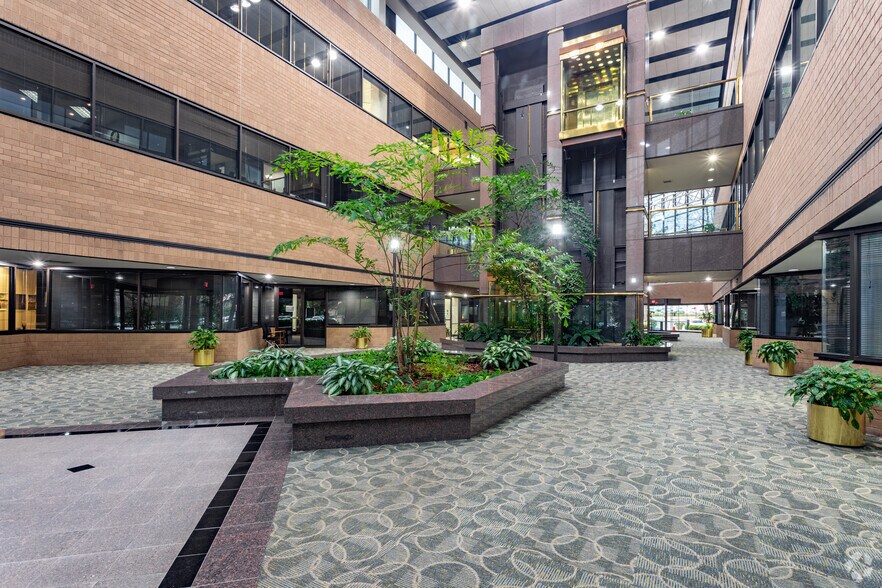 More Photos Of 10800 Midlothian Tpke, North Chesterfield Office For Lease