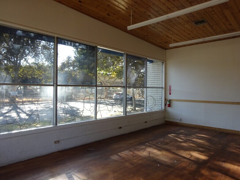 More Photos Of 2230 16th St, Sacramento Freestanding For Lease