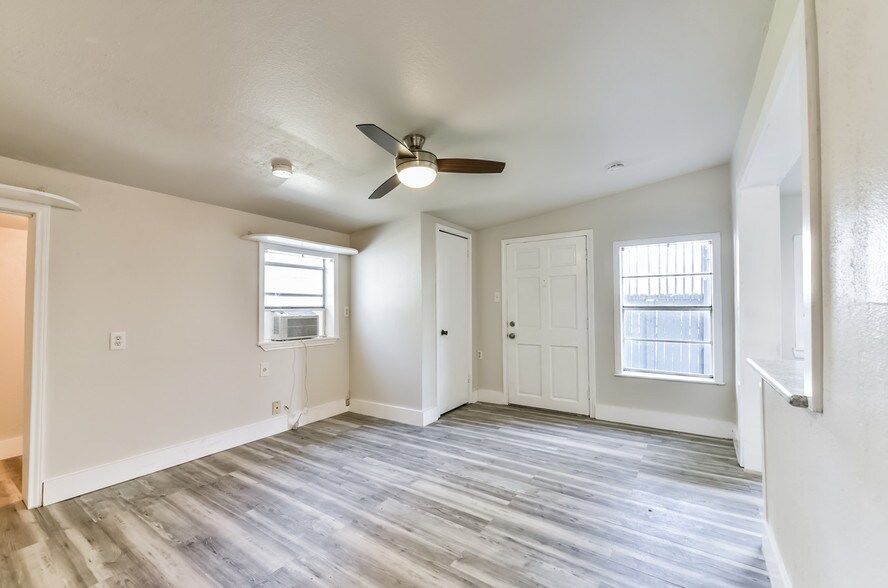 More Photos Of 2745 Wagon Trail Rd, Pearland Auto Repair For Sale