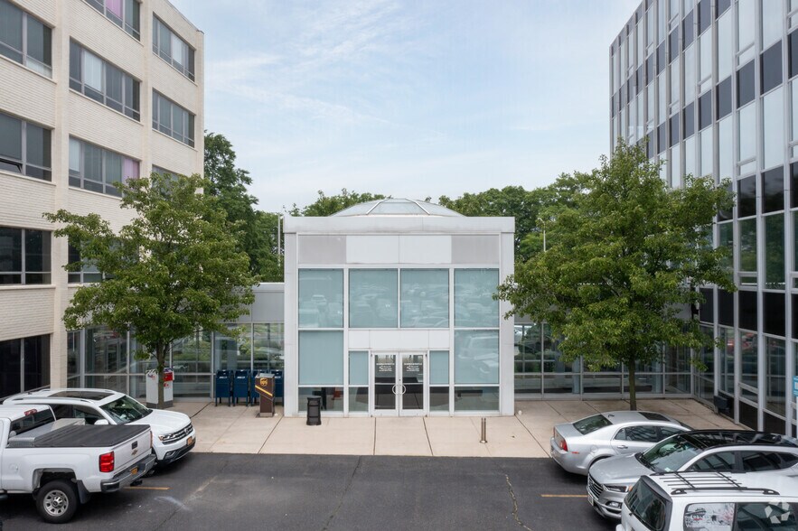 More Photos Of 100 Merrick Rd, Rockville Centre Office For Lease