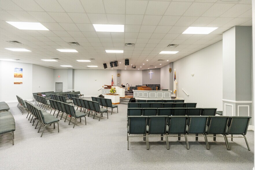 More Photos Of 37 E Main St, Lakeland Flex For Sale