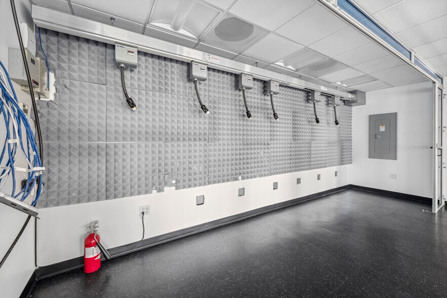 More Photos Of 2837 Historic Decatur Rd, San Diego Office For Lease