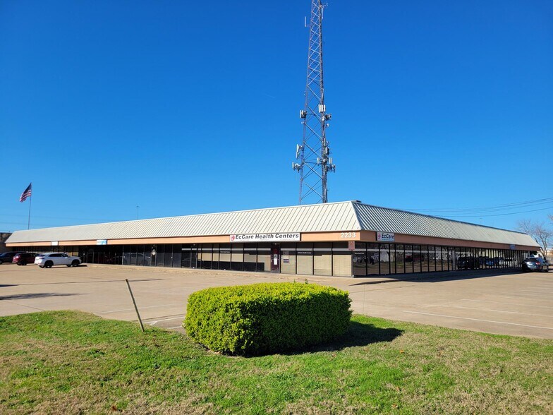 Primary Photo Of 2233 E Grauwyler Rd, Irving Light Manufacturing For Lease