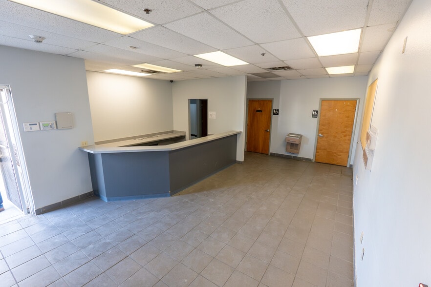 More Photos Of 2140 W Washington St, Orlando Distribution For Lease