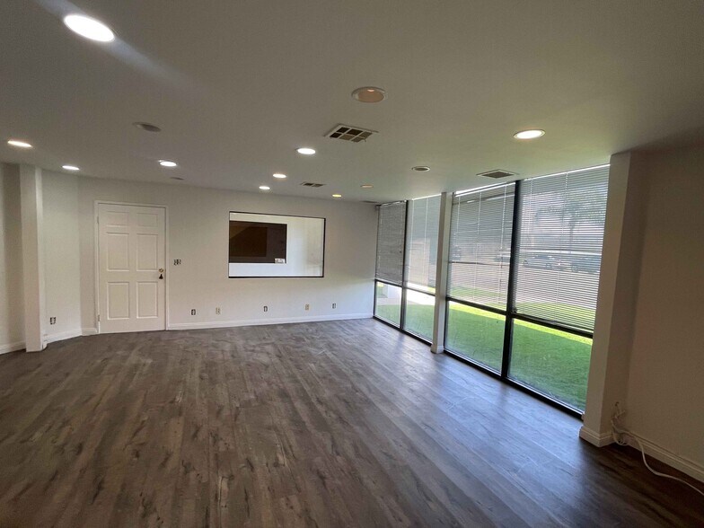 More Photos Of 13861 Seaboard Cir, Garden Grove Warehouse For Lease