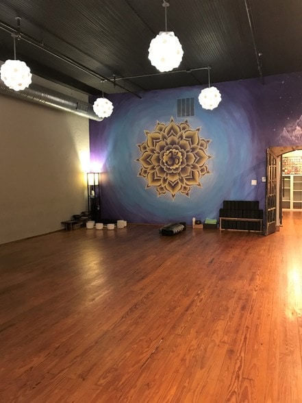 More Photos Of 1035 E 15th St, Plano Storefront Retail Office For Lease