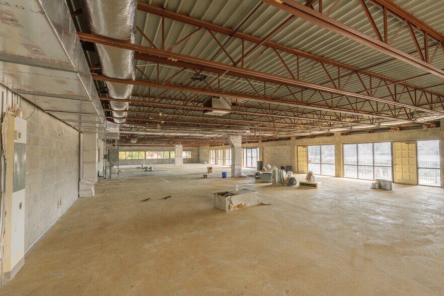 More Photos Of 6400 4th St N, Saint Petersburg Office For Lease