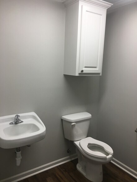 More Photos Of 2718 Ruby St, Gonzales Light Distribution For Sale