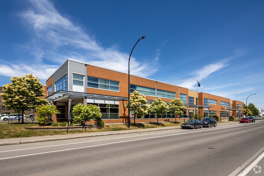 More Photos Of 4801-4807 St Molson, Montréal Flex For Lease