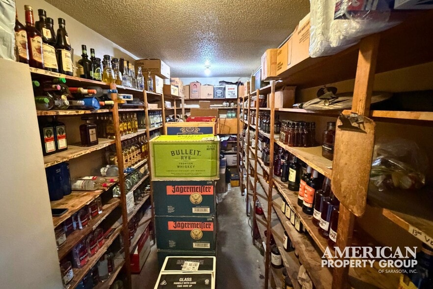 More Photos Of 4459 Bee Ridge Rd, Sarasota Bar For Sale