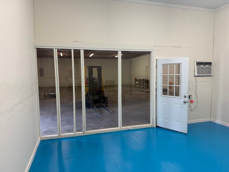 More Photos Of 1453 Hickory Crossing Rd, Hartwell Warehouse For Lease