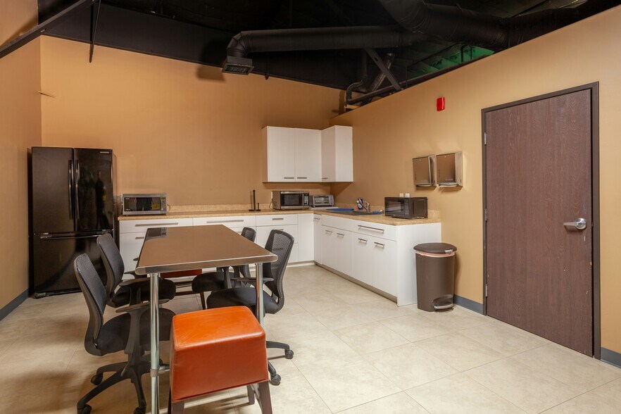 More Photos Of 81161 Indio Blvd, Indio Coworking Space
