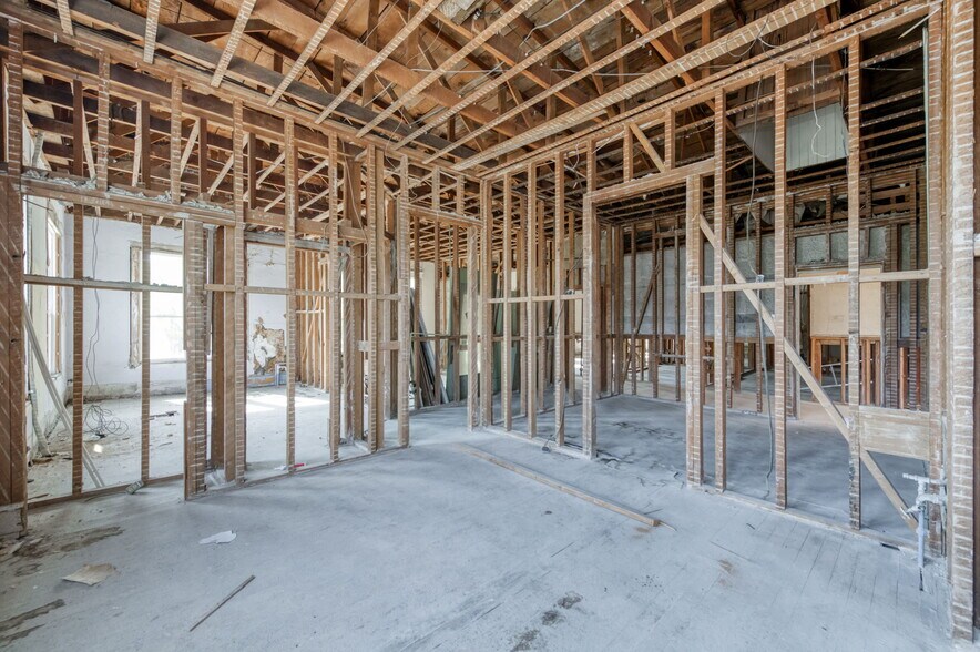 More Photos Of 101 N L St, Dinuba Storefront For Sale