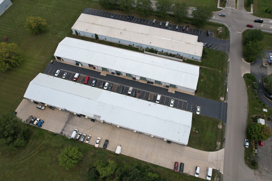 Primary Photo Of 111-141 E Higgins Rd, Gilberts Warehouse For Lease