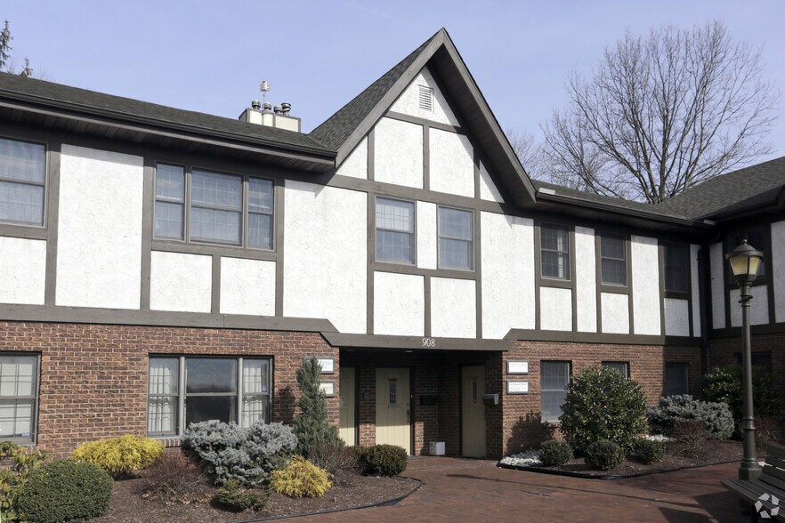Primary Photo Of 904 Pompton Ave, Cedar Grove Medical For Lease
