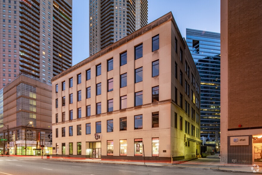 More Photos Of 515 N Dearborn St, Chicago Office For Sale