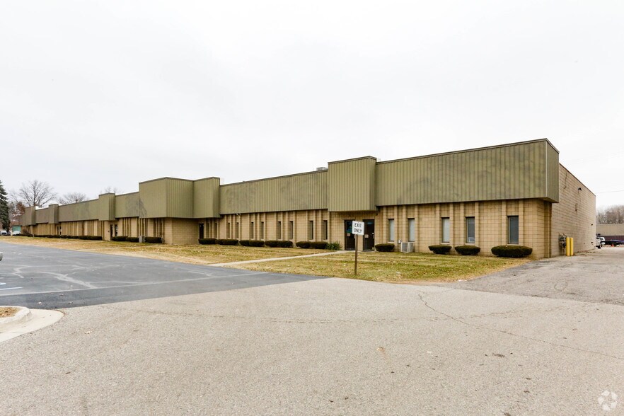 More Photos Of 3160 Martin Rd, Commerce Township Industrial For Lease