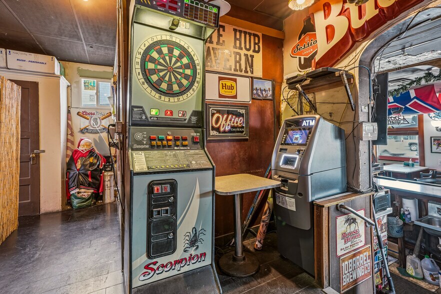More Photos Of 2926 N Monroe St, Spokane Bar For Sale