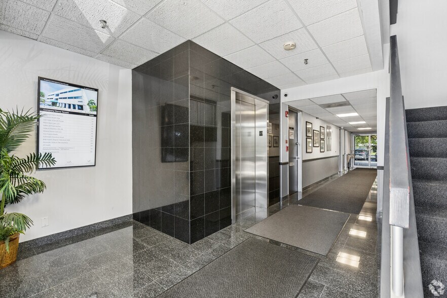 More Photos Of 1995 E Oakland Park Blvd, Fort Lauderdale Loft Creative Space For Lease