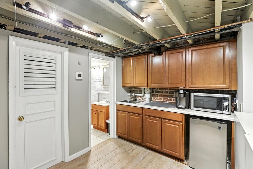 More Photos Of 616 N Washington St, Alexandria Office For Lease