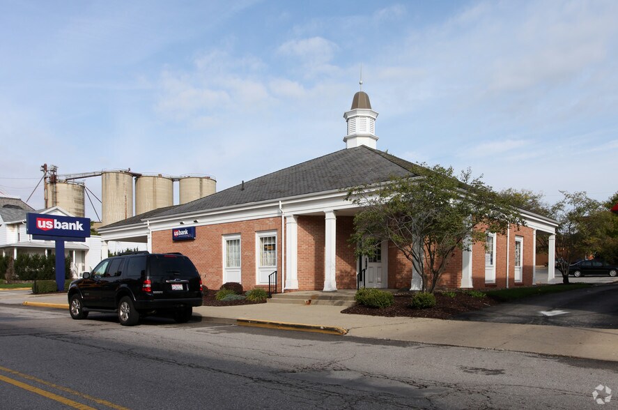 More Photos Of 85 W Main St, Shelby Bank For Lease