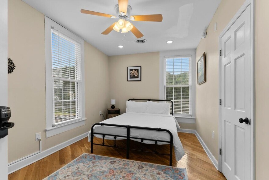 More Photos Of 509 W Main St, Fries Hotel For Sale