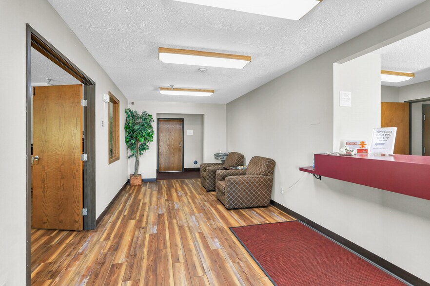 More Photos Of 630 W Main St, El Paso Hotel For Sale