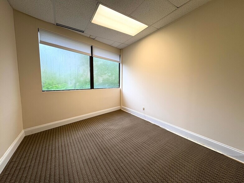 More Photos Of 1842 Beacon St, Brookline Medical For Sale