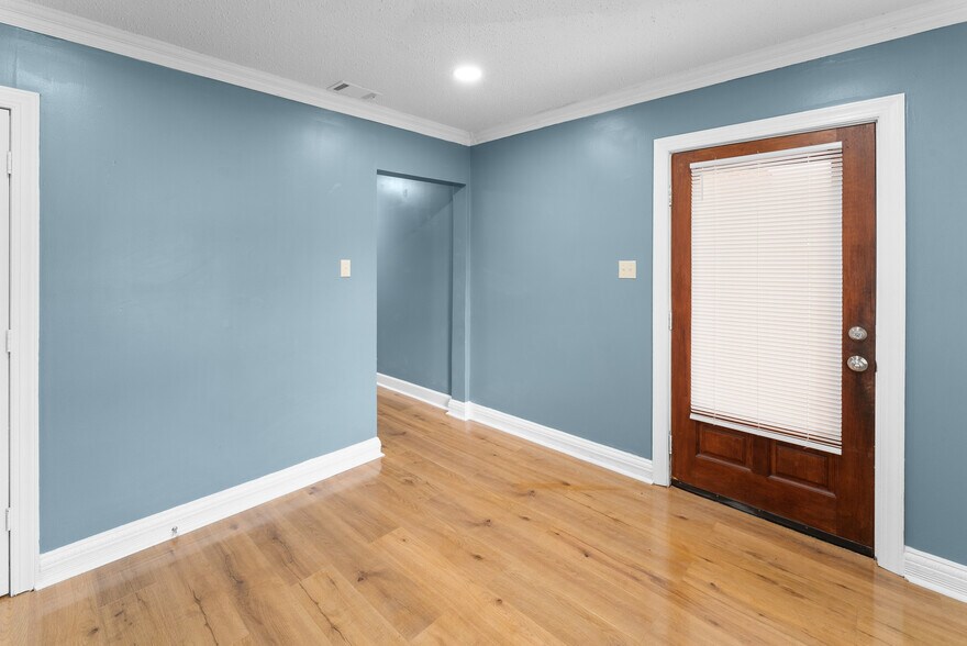 More Photos Of 2605 US Highway 80 W, Savannah Office For Sale