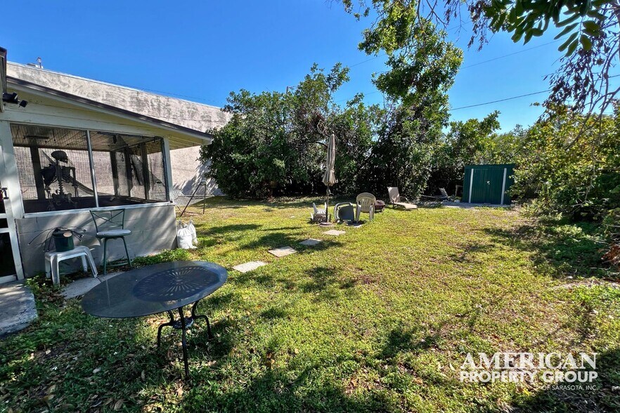 More Photos Of 2048 Bee Ridge Rd, Sarasota Storefront Retail Residential For Sale