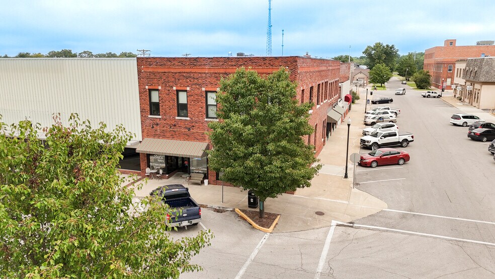 More Photos Of 301-303 W Reed St, Moberly Office For Lease