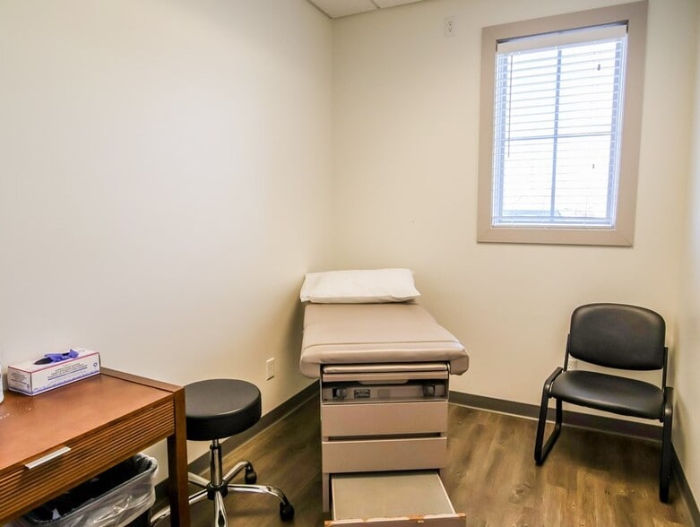 More Photos Of 1200 Office Park Dr, Oxford Medical For Lease