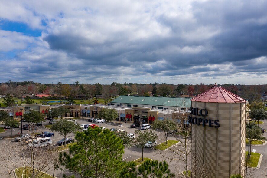 More Photos Of 2219 County Road 220, Middleburg General Retail For Lease