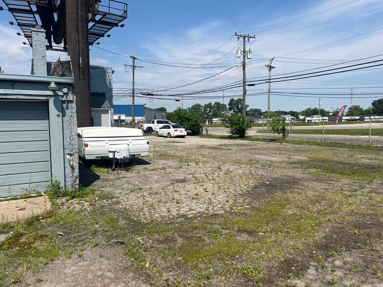 More Photos Of 27206 Groesbeck Hwy, Roseville Industrial For Sale