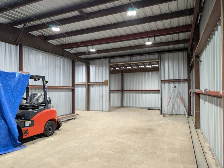 More Photos Of 810 Talmadge Ave, Garden City Warehouse For Lease