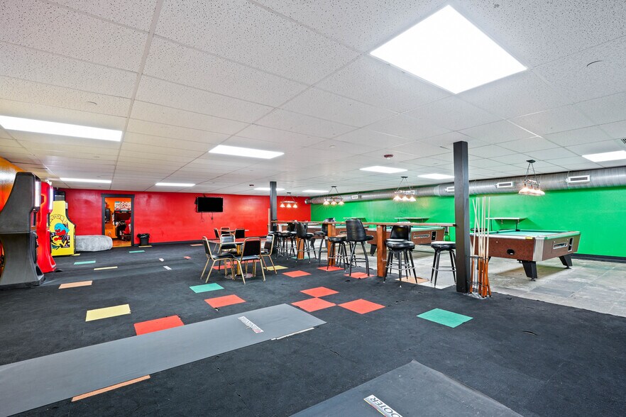 More Photos Of 801 N Fee St, Helena Bar For Sale