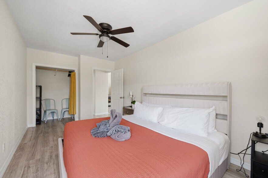 More Photos Of 602 Poinsettia Ave, Clearwater Beach Hotel For Sale
