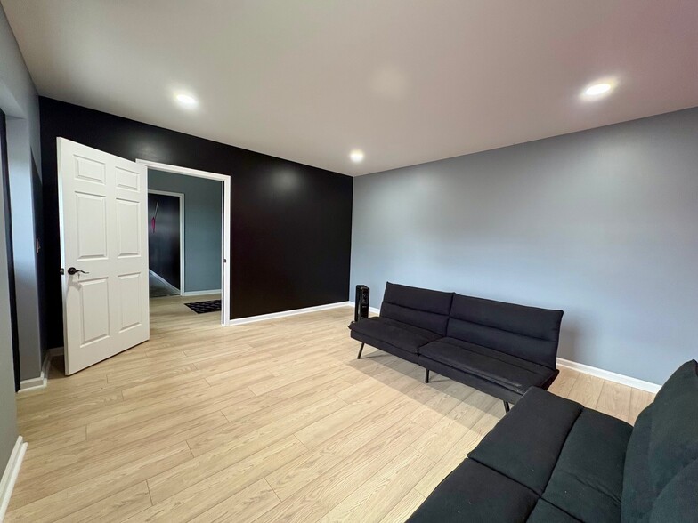 More Photos Of 5134 Old Haywood Rd, Mills River Flex For Lease